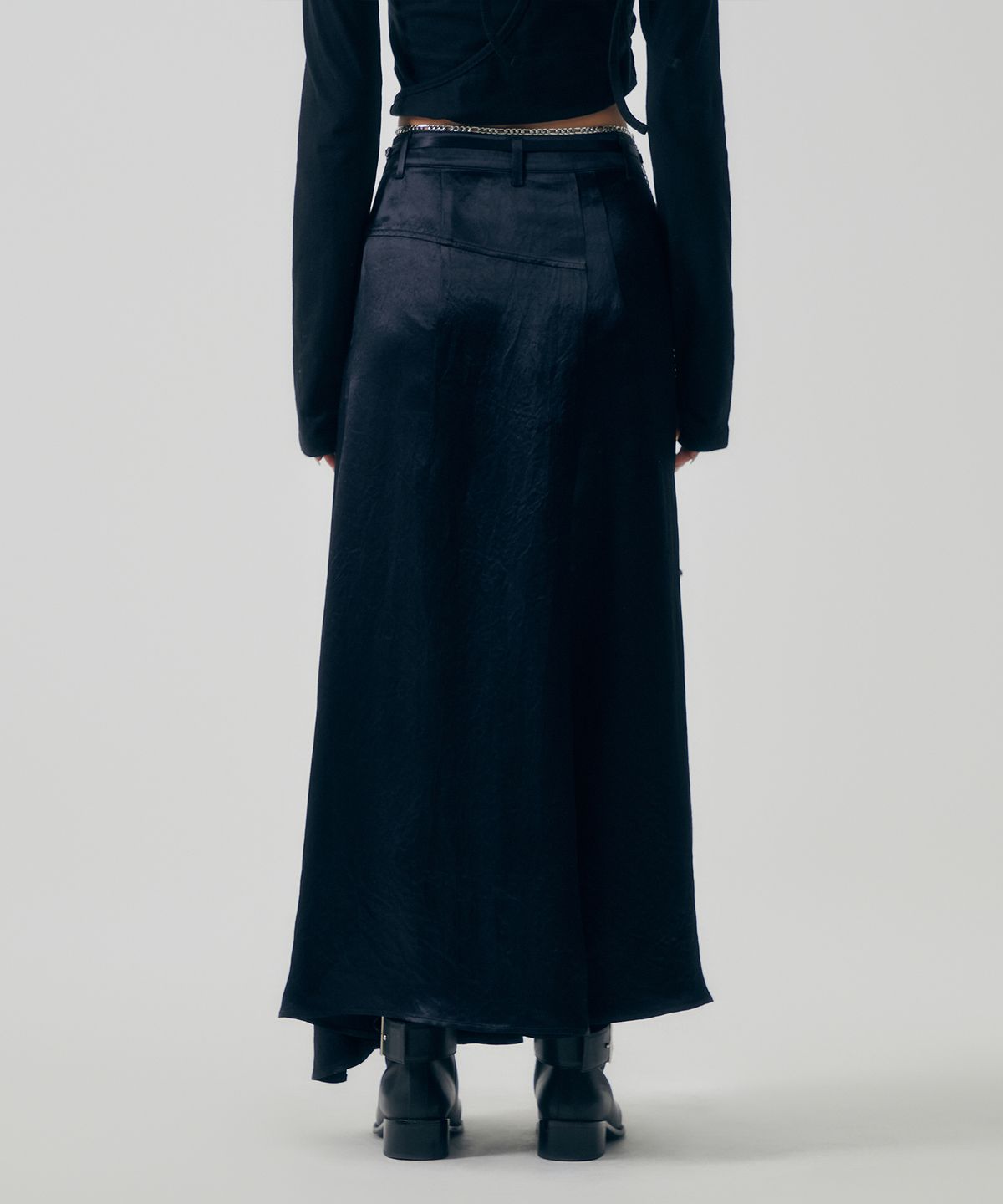트리밍버드(TREEMINGBIRD) Soft Drape Satin Skirt [ Black ]