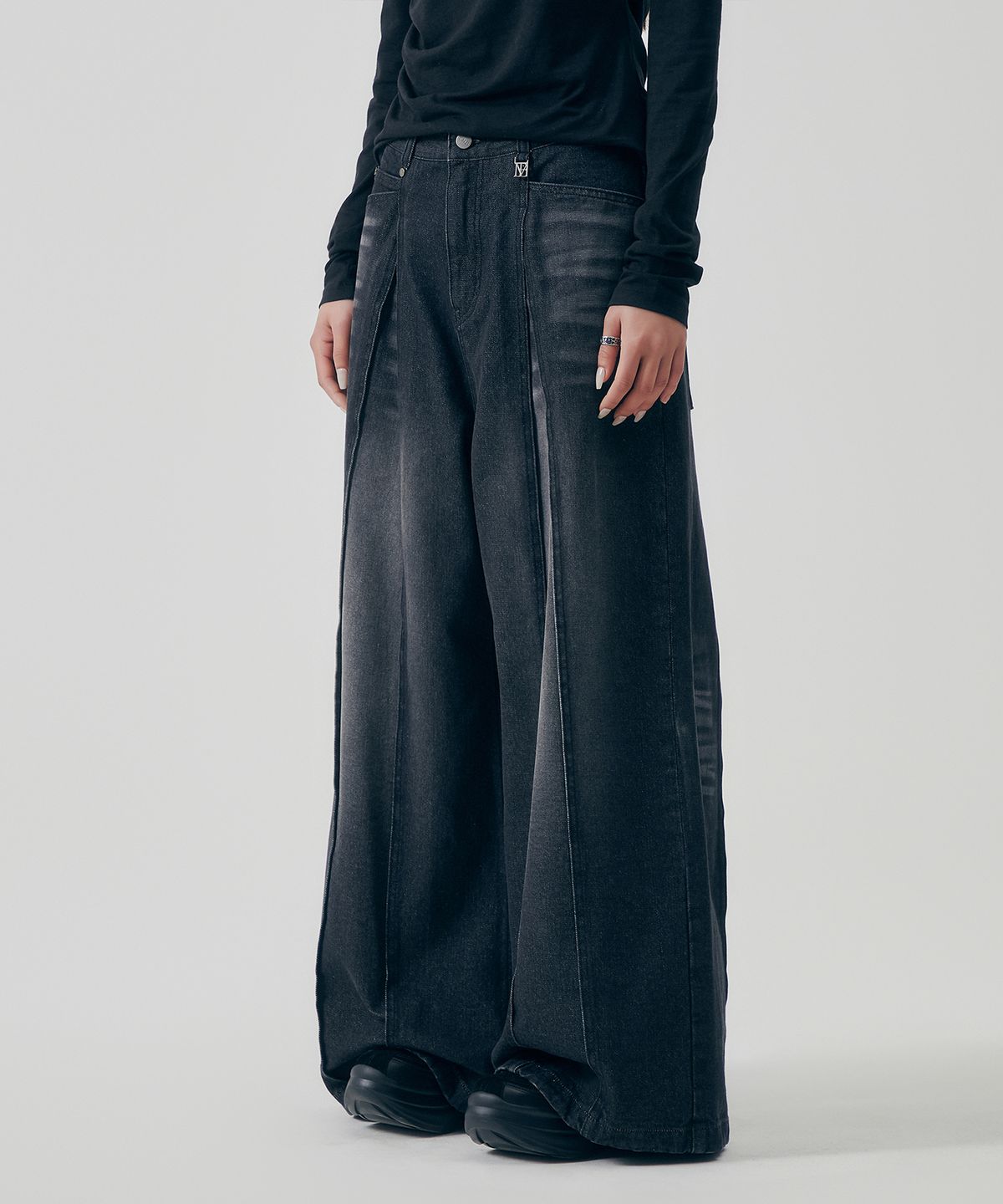 트리밍버드(TREEMINGBIRD) Structured Pin-Tuck Denim Pants [ Black ]