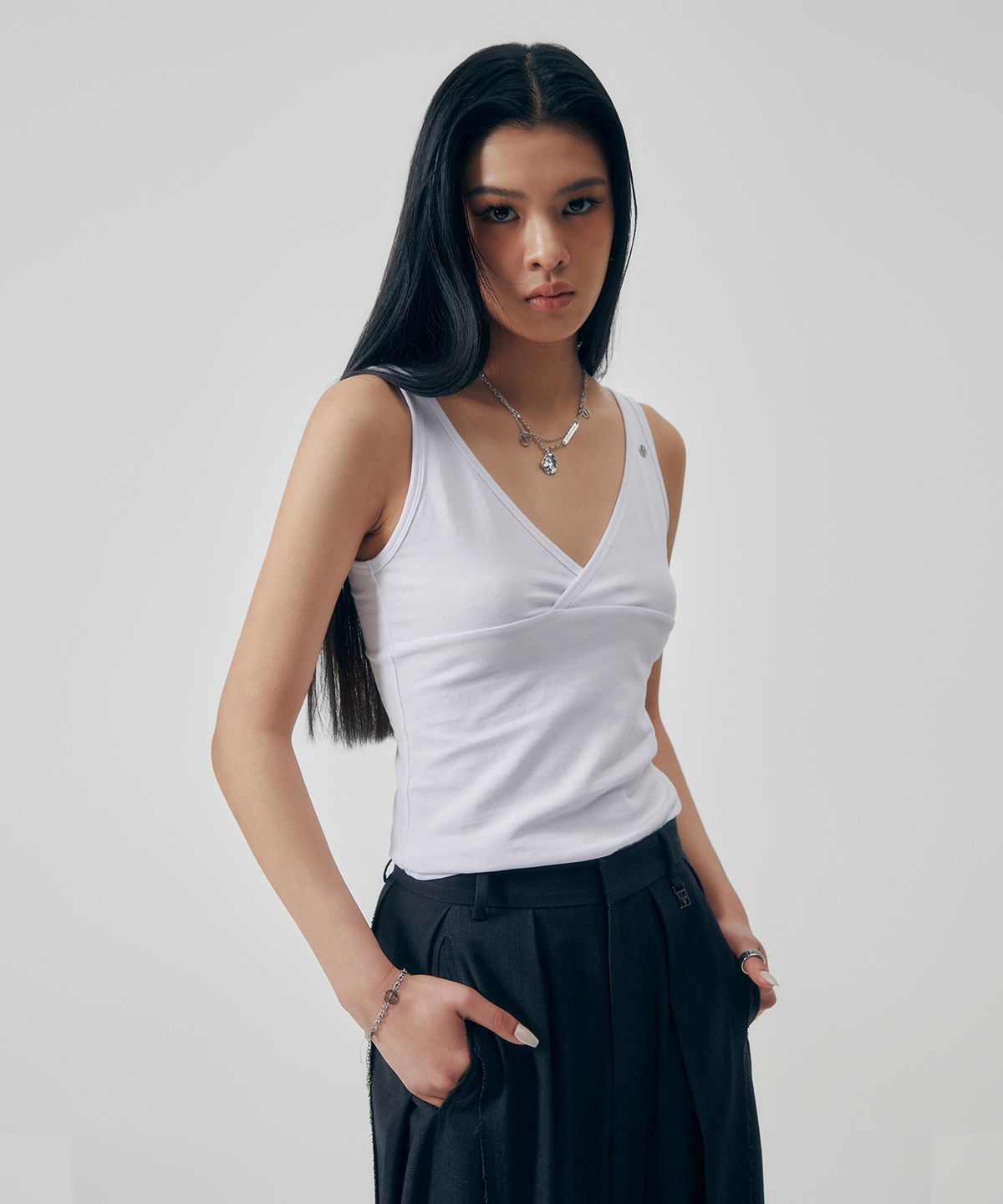 트리밍버드(TREEMINGBIRD) Basic V-Neck Wrap Sleeveless [ White ]