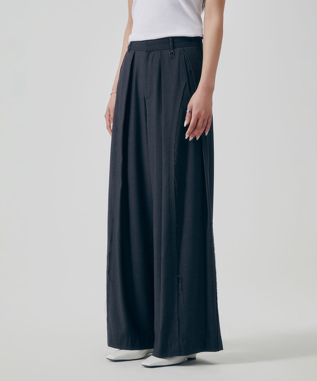 트리밍버드(TREEMINGBIRD) Raw Cut Incision Set-up Slacks [ Gray ]