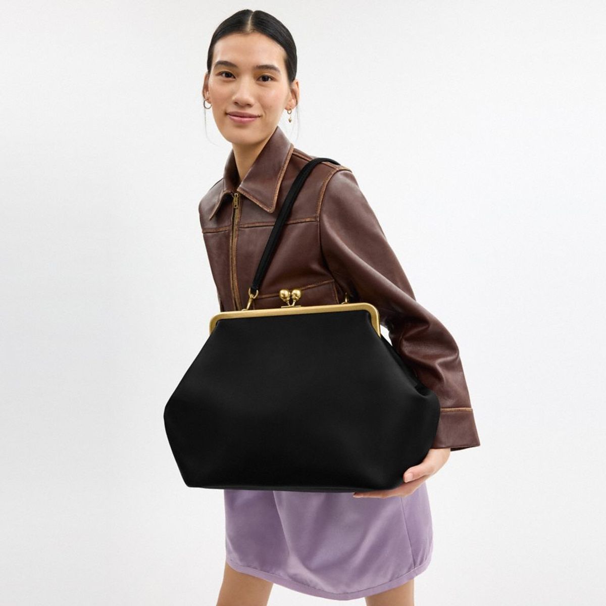코치(COACH) 라지 키스락 프레임 백 CBR51 B4/BK