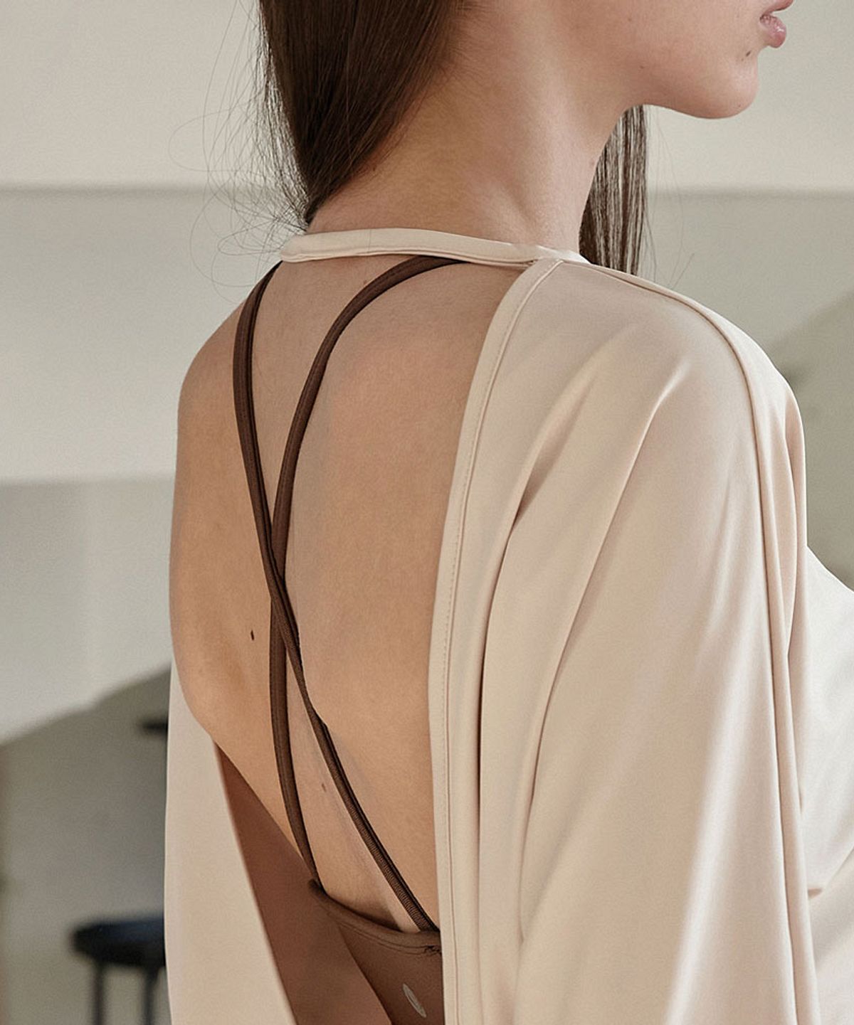 데비웨어(DEVIWEAR) 오픈백 랩 커버업 DEVI-T0128-베이지