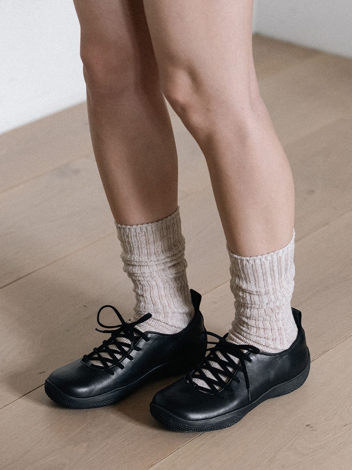 더조히(THE JOHI) Maddie Ribbon Strap Sneakers_2 COLORS