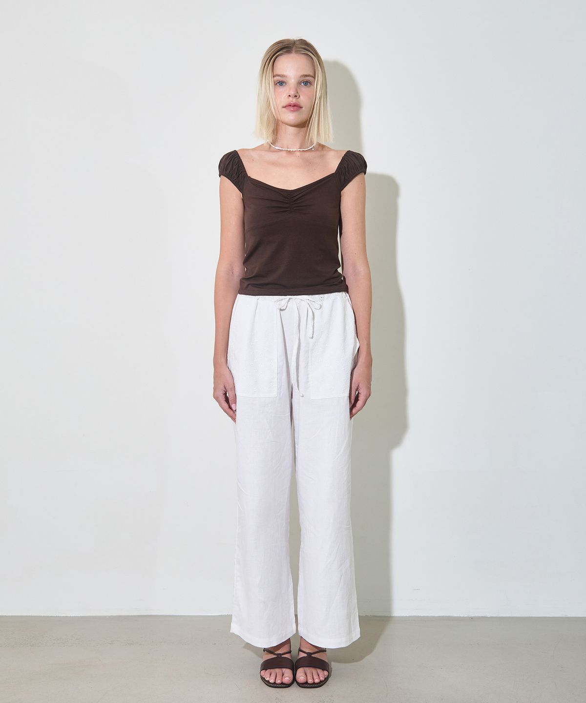 유히리(YUHEELEE) Off shoulder shirring top / D.brown