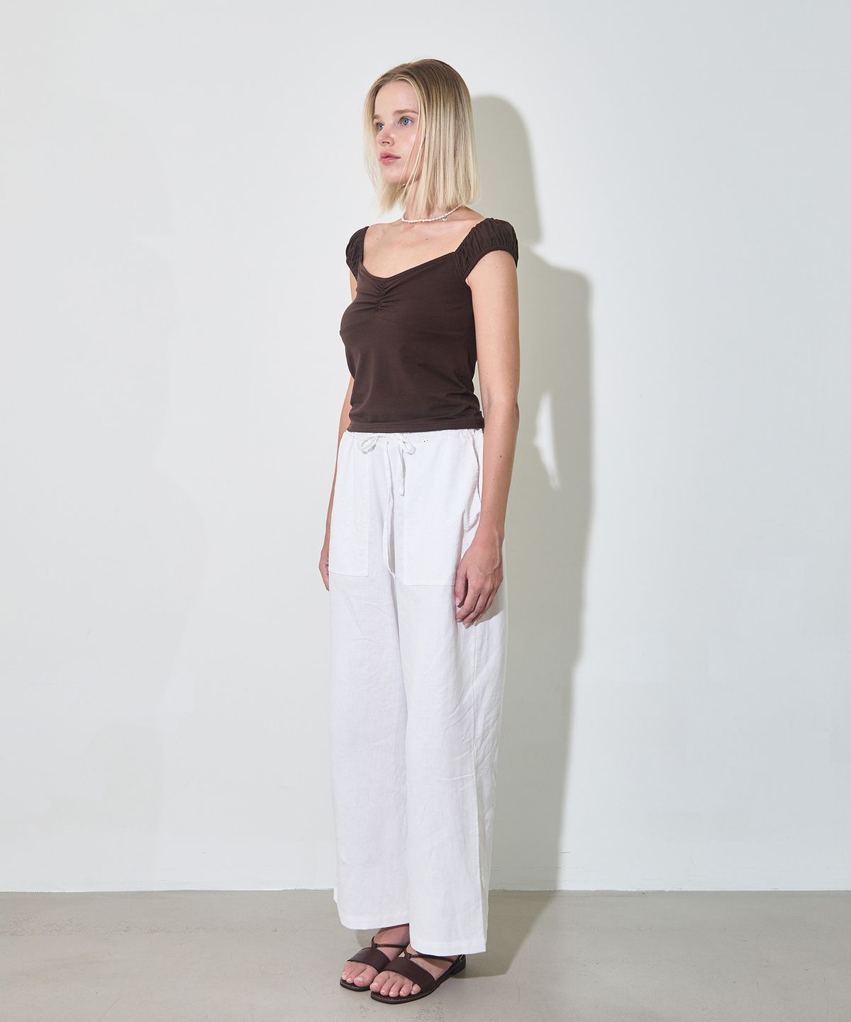 유히리(YUHEELEE) Off shoulder shirring top / D.brown