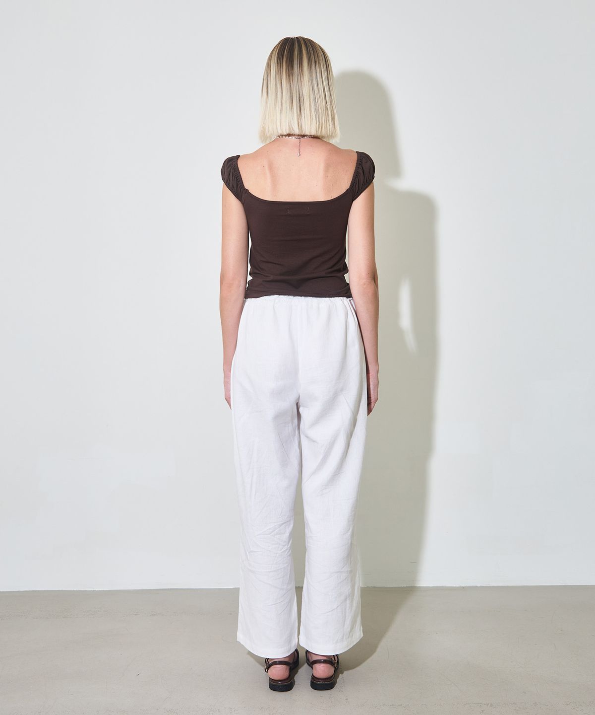 유히리(YUHEELEE) Off shoulder shirring top / D.brown