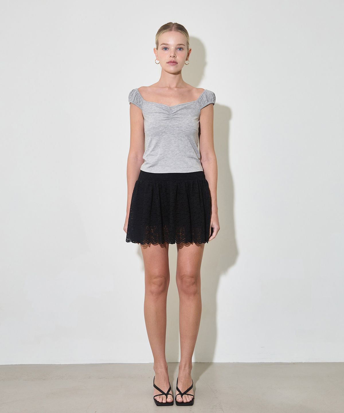 유히리(YUHEELEE) Off shoulder shirring top / Melange