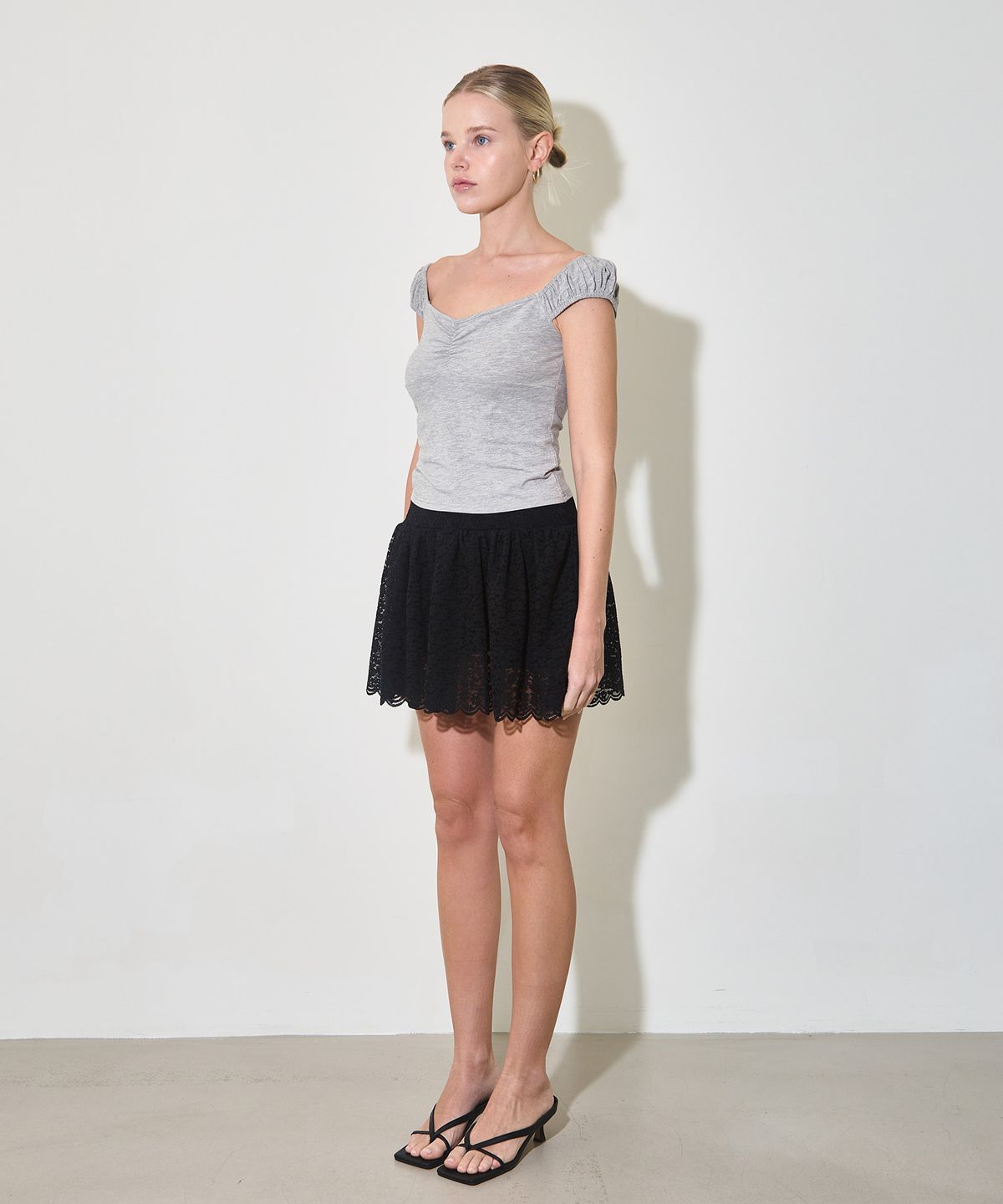 유히리(YUHEELEE) Off shoulder shirring top / Melange