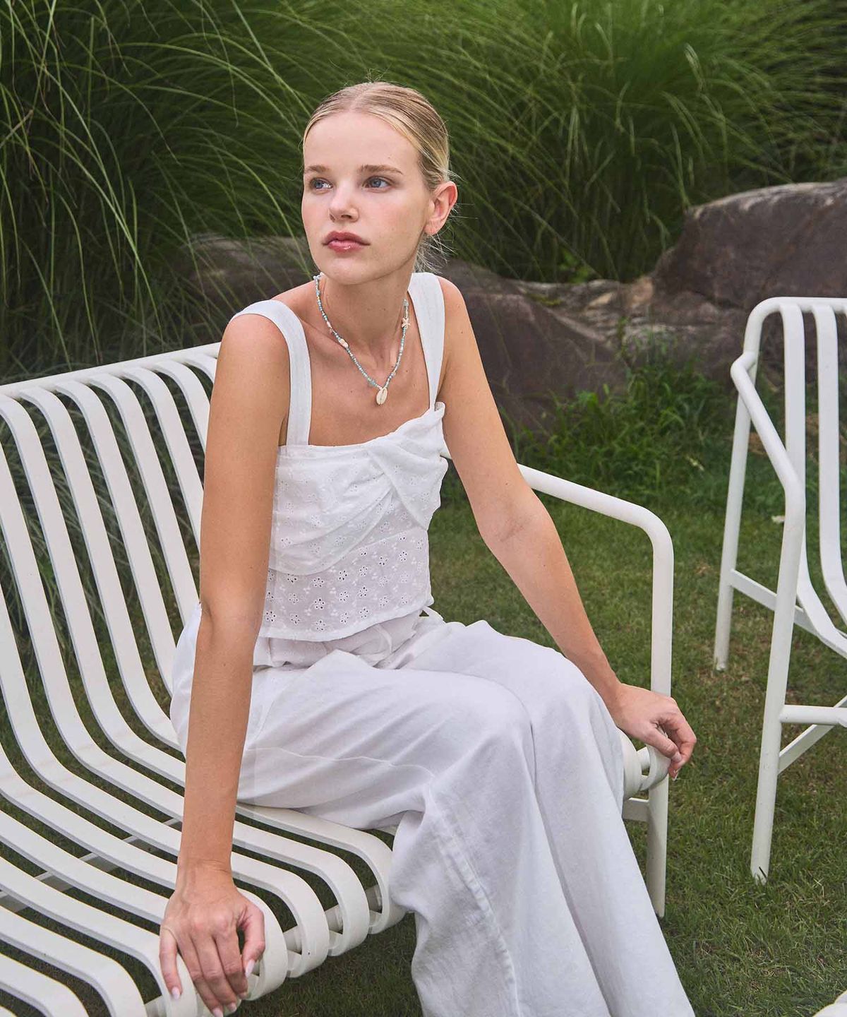 유히리(YUHEELEE) Embroidery cotton cami top / White