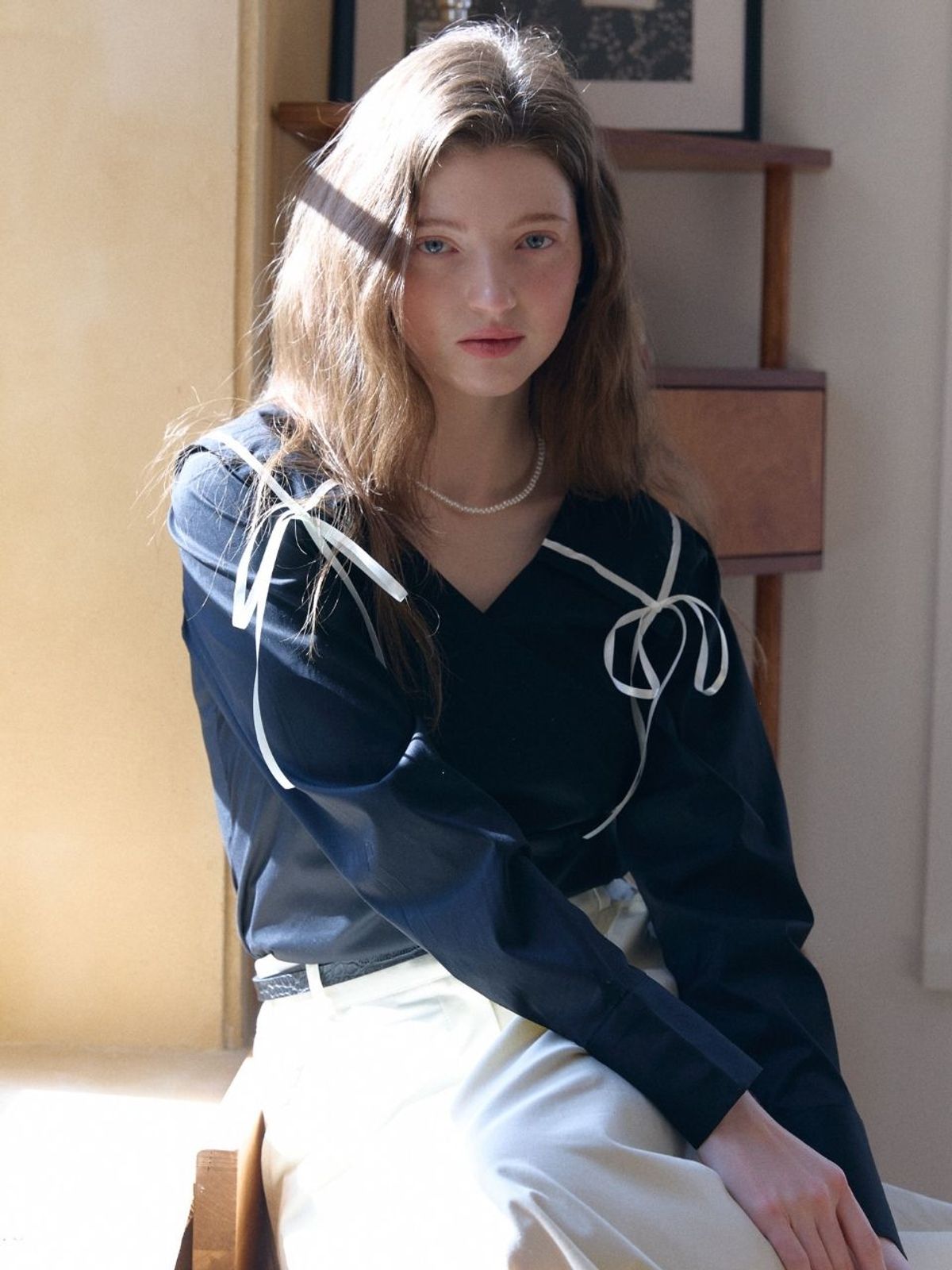 패브릭서울(FABRICSEOUL) ribbon collar wrap blouse_black