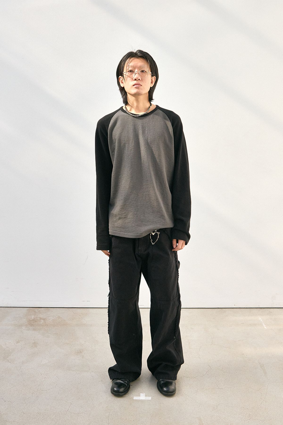 해칭룸(HATCHINGROOM) Raglan Tee Black/Moss Charcoal