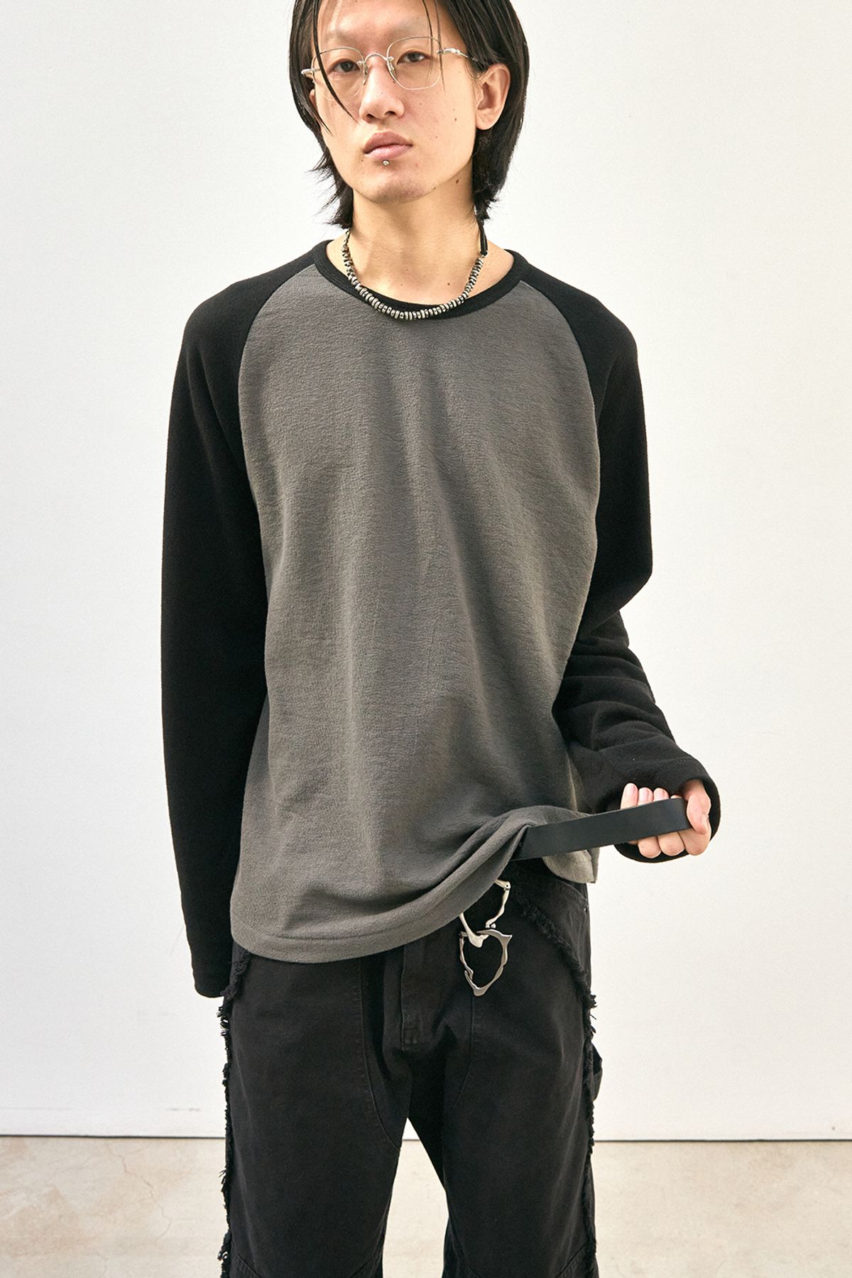 해칭룸(HATCHINGROOM) Raglan Tee Black/Moss Charcoal