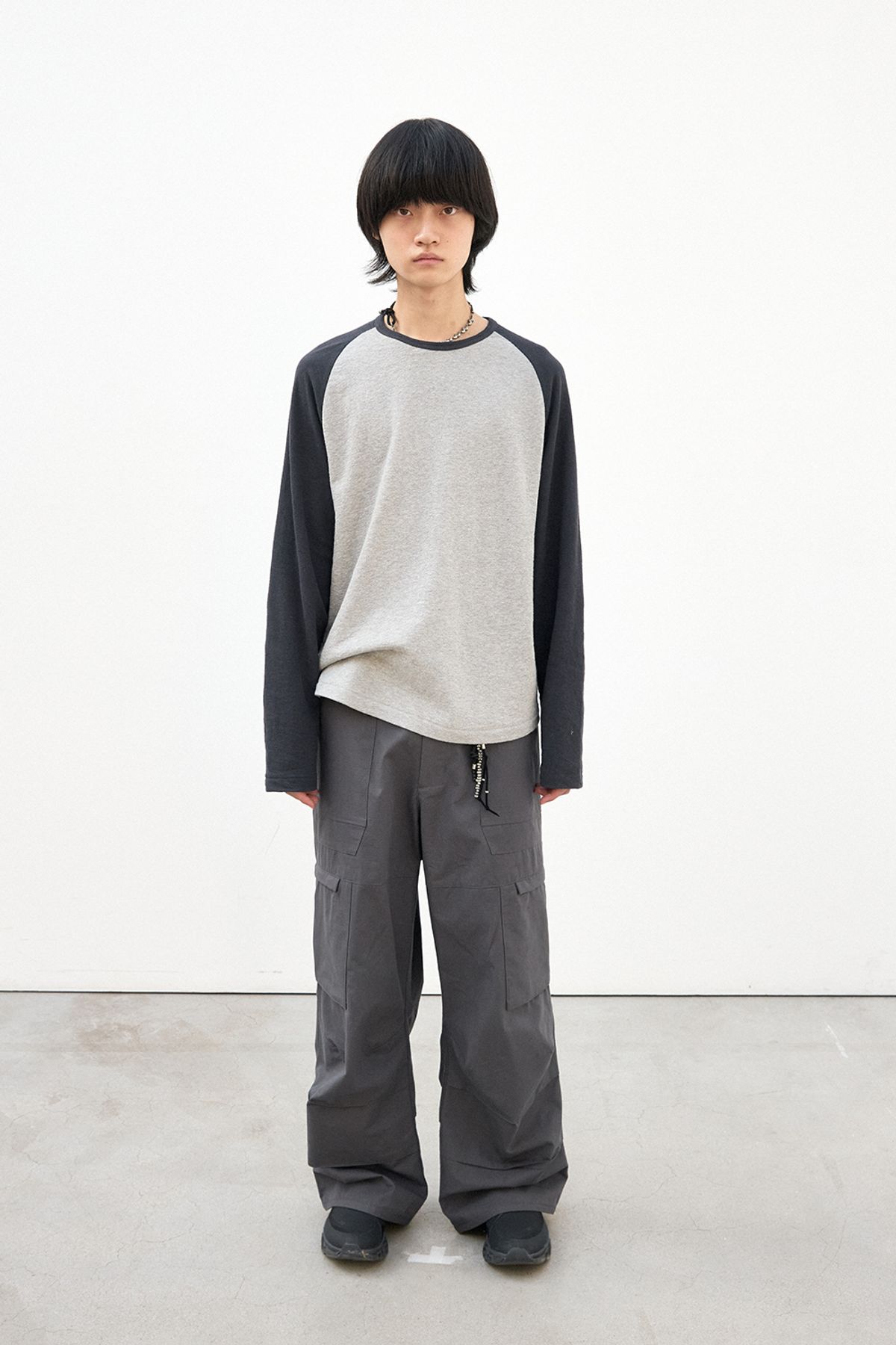 해칭룸(HATCHINGROOM) Raglan Tee Blue Charcoal/M.Grey
