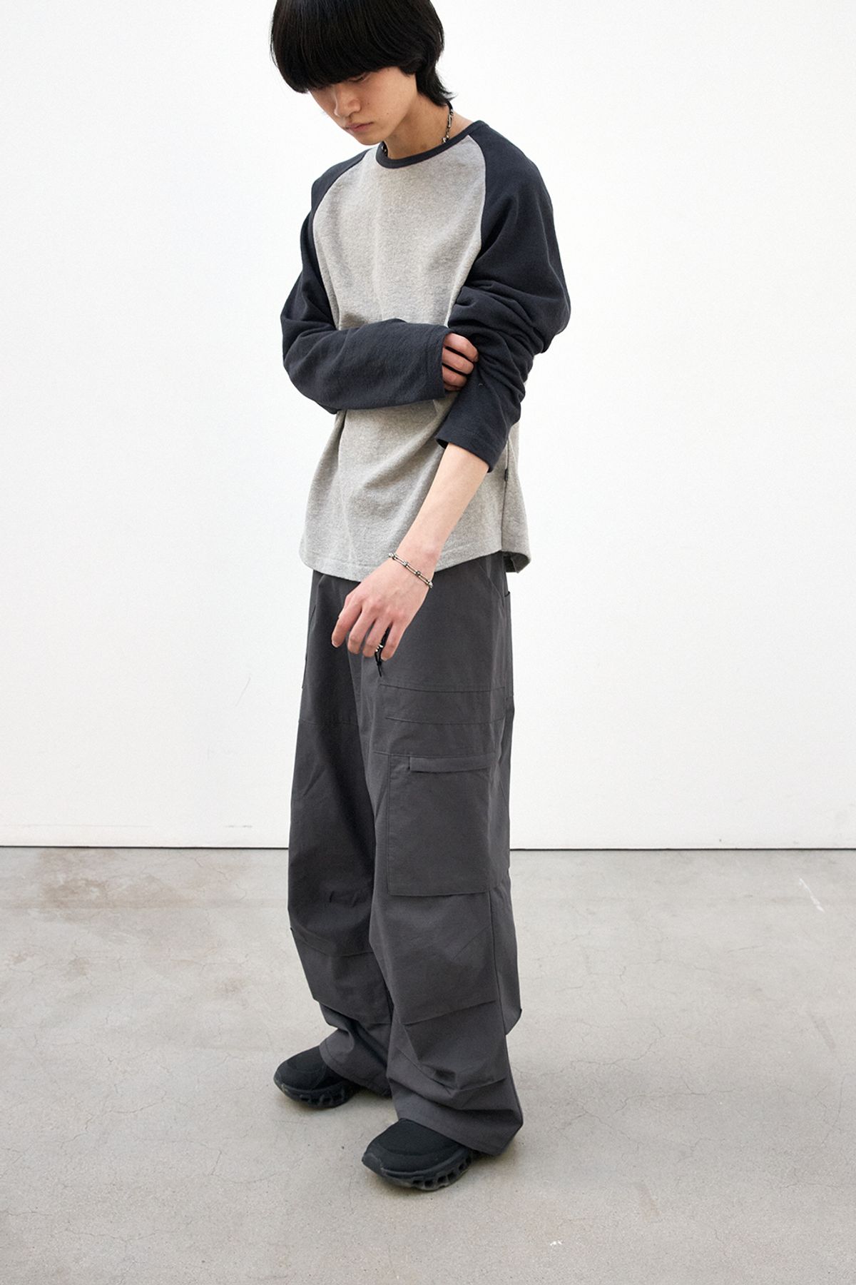 해칭룸(HATCHINGROOM) Raglan Tee Blue Charcoal/M.Grey