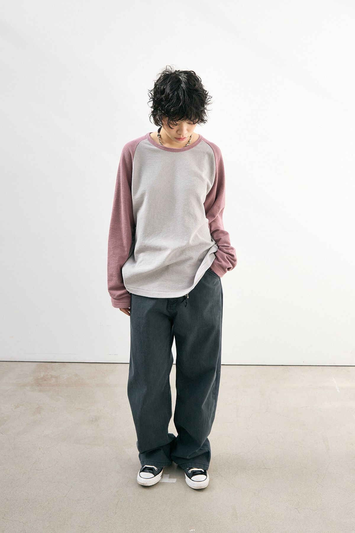 해칭룸(HATCHINGROOM) Raglan Tee Dark Pink/Grey