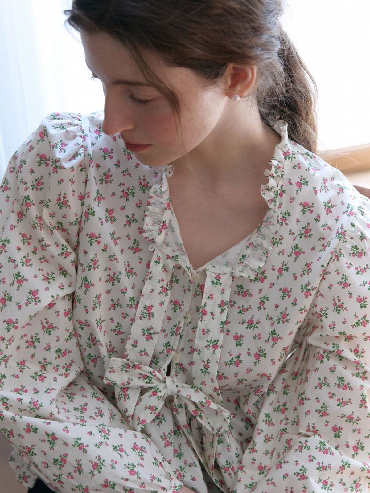 패브릭서울(FABRICSEOUL) neck frill flower ribbon blouse_ivory