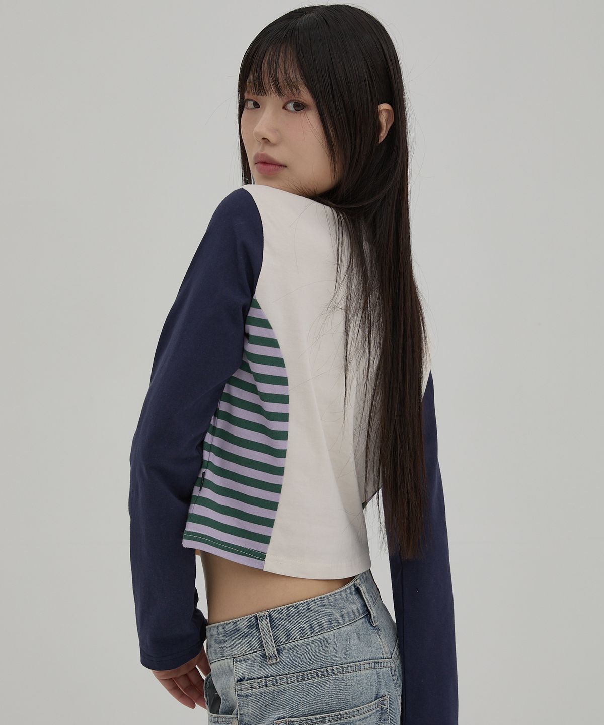 와이케이(WAIKEI) (우먼) 스타 위드 스트라이프 티셔츠 네이비