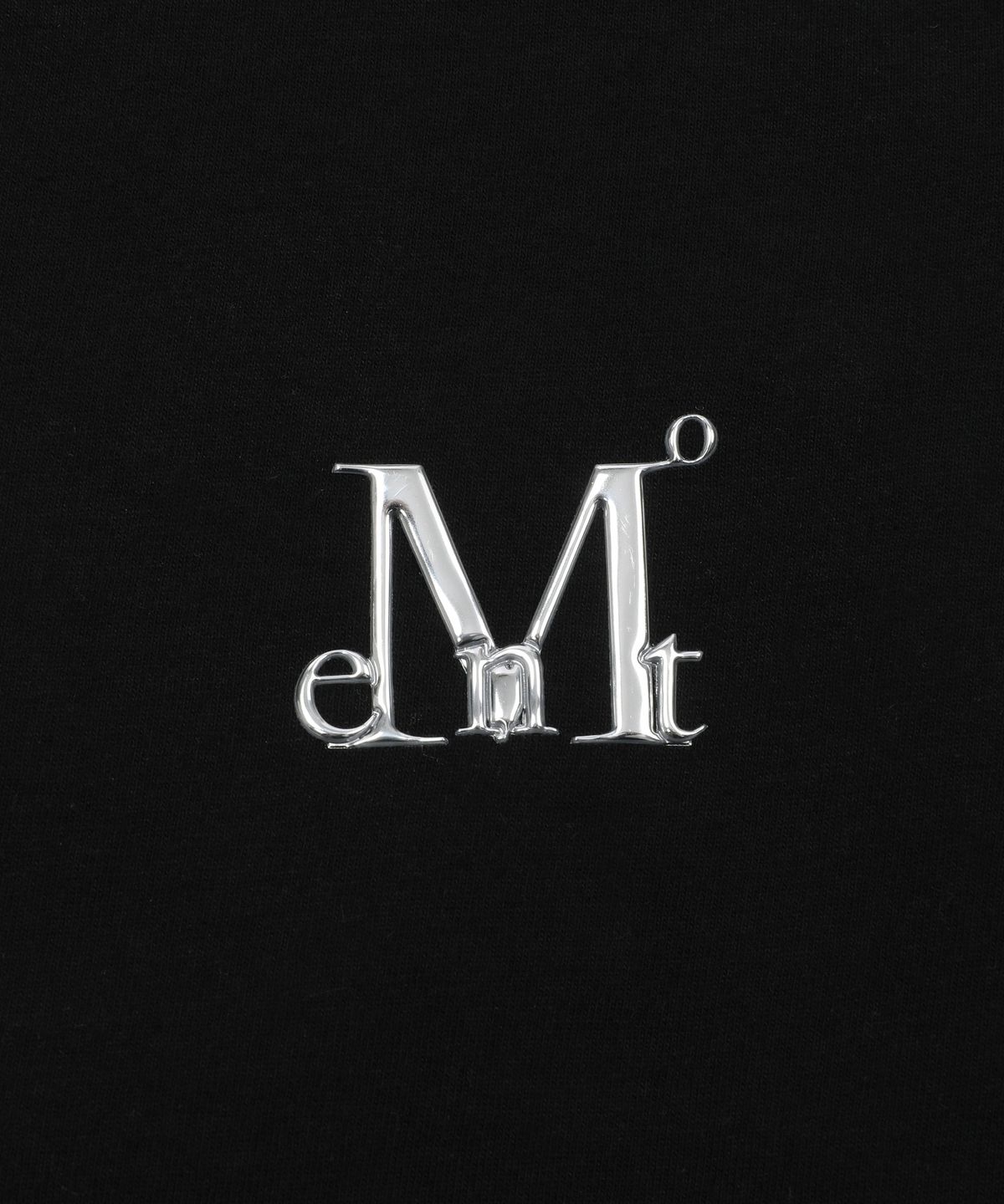 무센트(MUCENT) 커트 메탈 로고 시그니처 반팔 티 남녀공용 (2컬러)