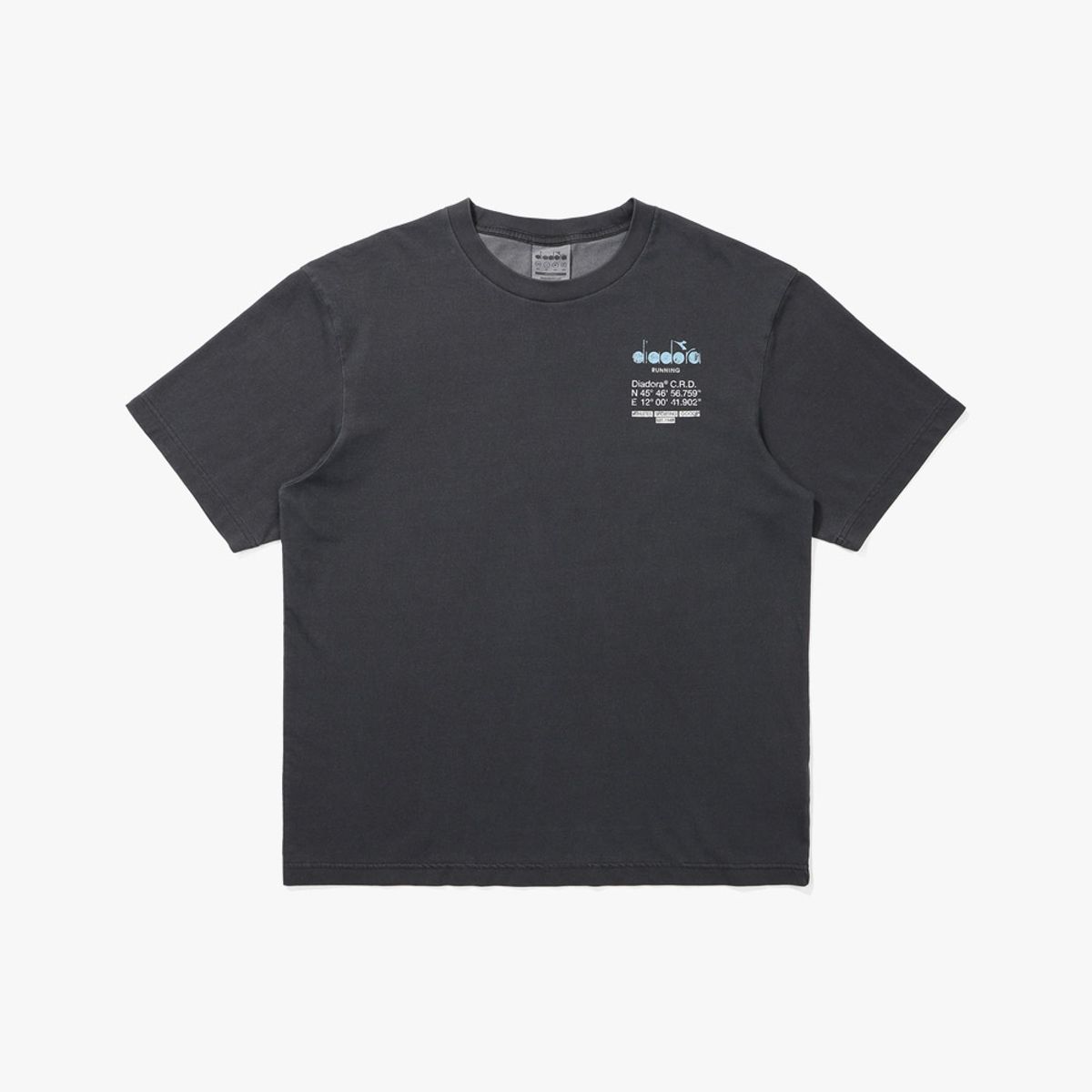 디아도라(diadora) 가먼트다잉 그래픽 반팔 티셔츠 GREY