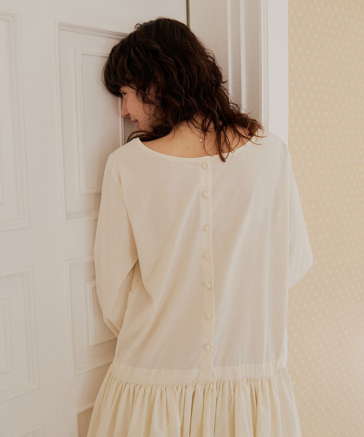 어다울(ADAUL) Reversible law string flare mini dress - cream