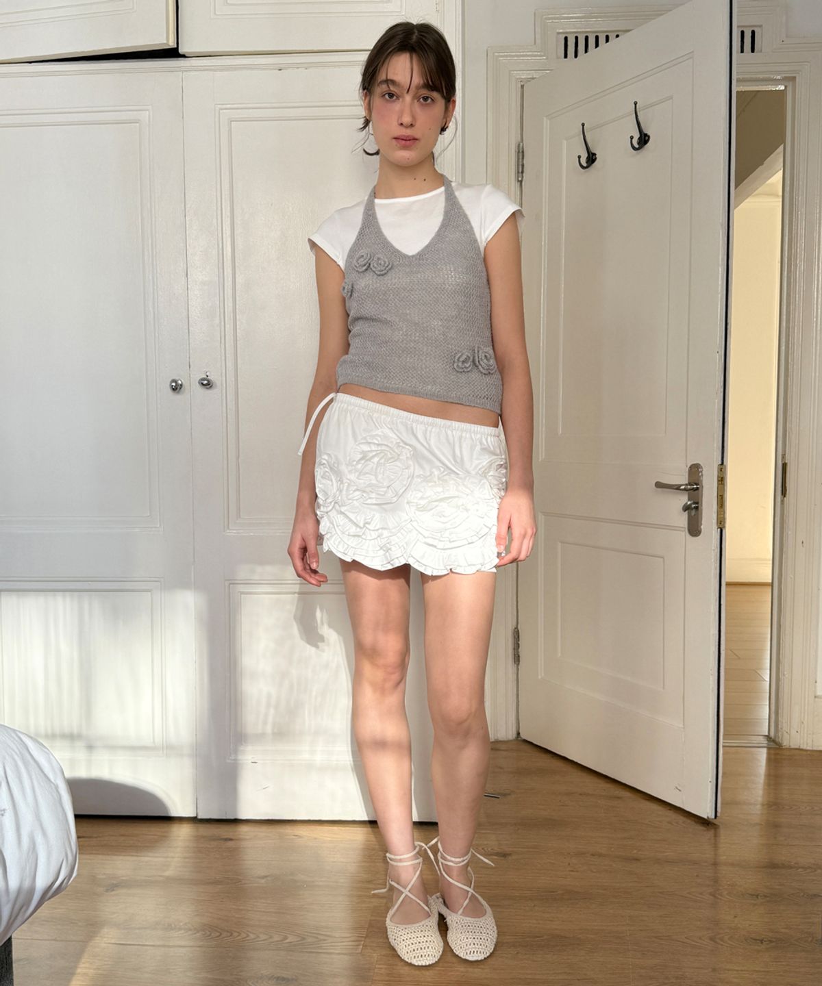 시눈(SINOON) Rose Frill Mini Skirt (White)