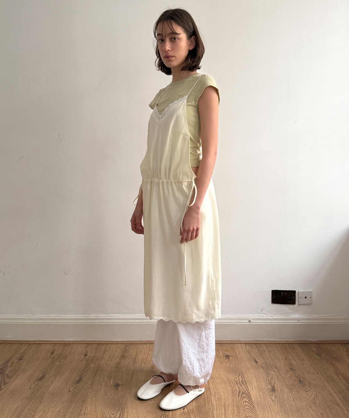 시눈(SINOON) V-Neck Layered Lace Silky Dress (Cream Yellow)
