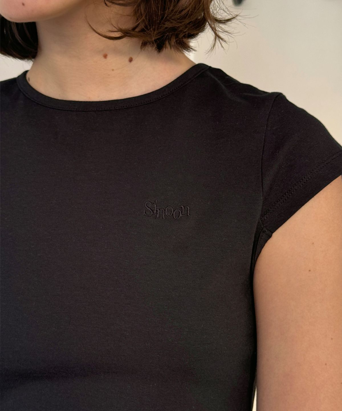 시눈(SINOON) Logo Cap Sleeve T-shirt (Black)