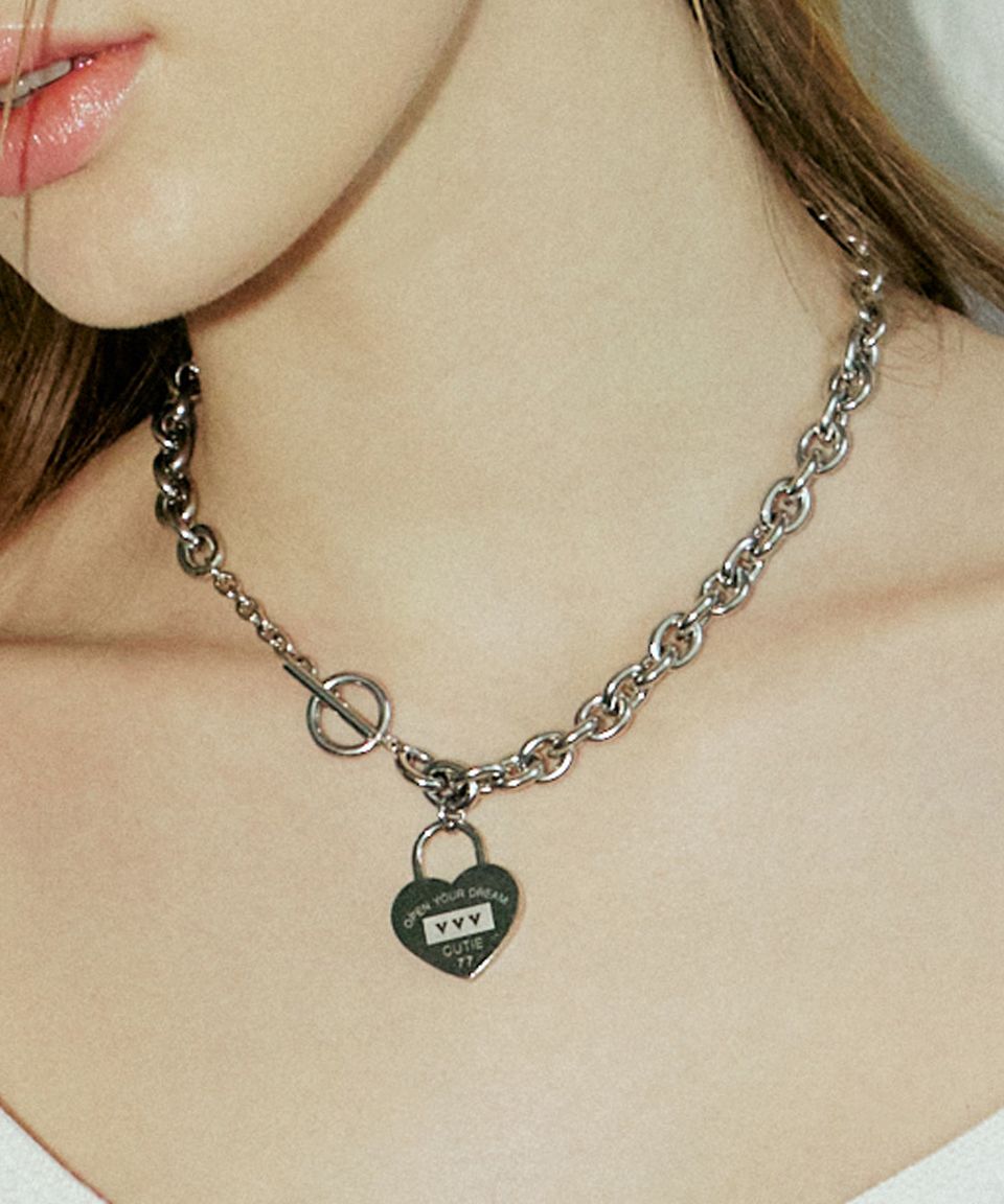 ●VVV● Signature Logo Heart Chain Toggle Surgical Necklace MUSINSA | VVV Signature Logo Heart Chain Toggle Surgical