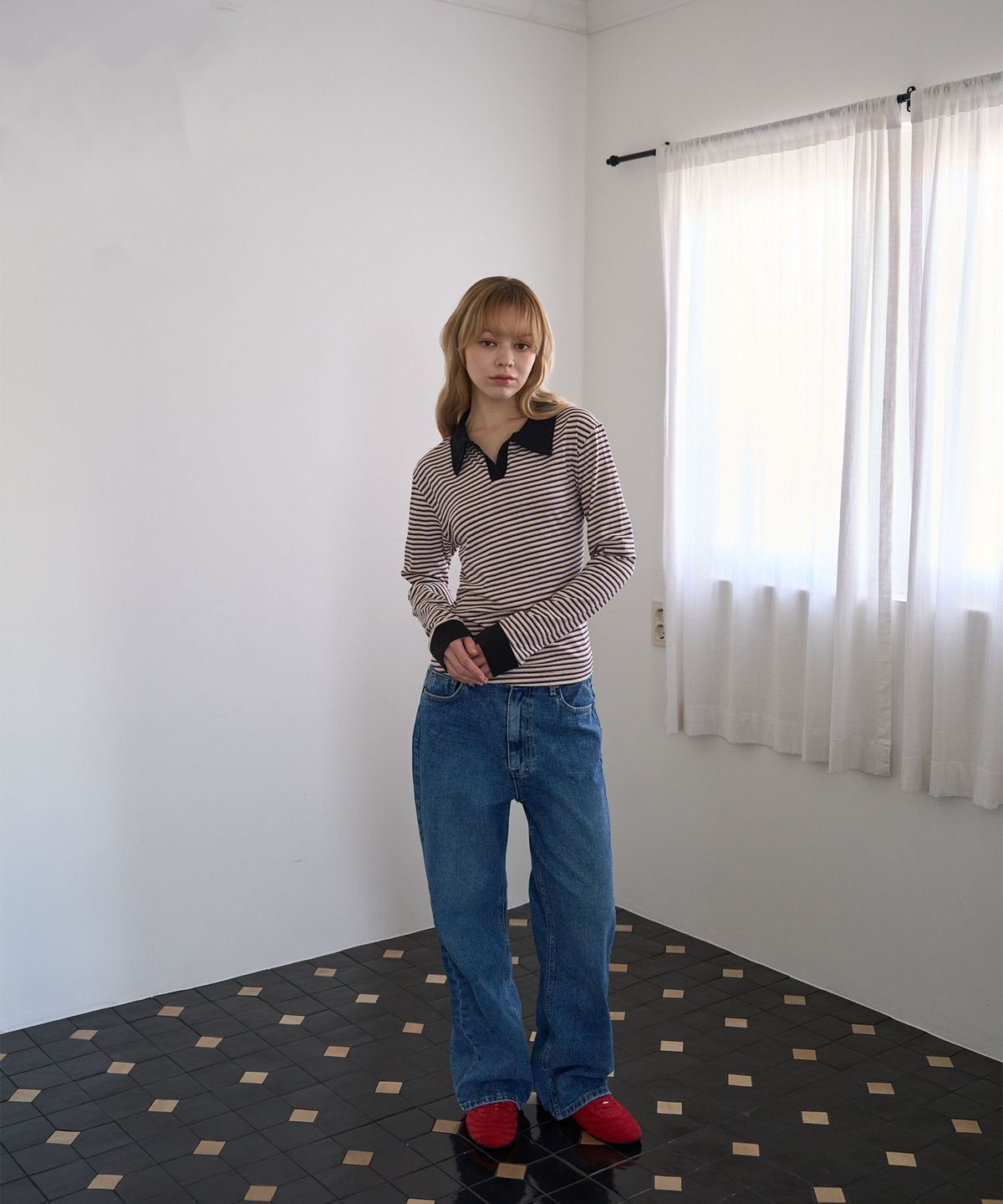 오오엠엘(5OML) 브이넥 카라 스트라이프 롱슬리브 블랙