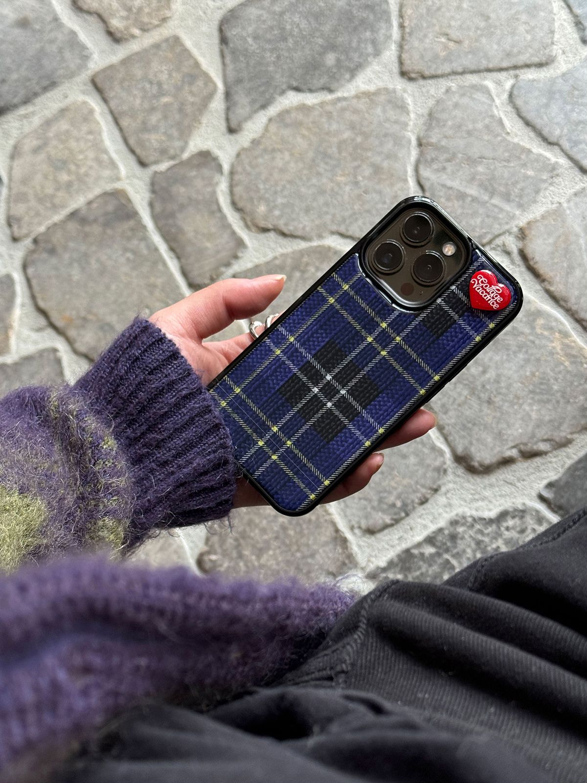 꼴라주바캉스(COLLAGEVACANCE) Tartan Hug Pendant Epoxy Case  -Blue Check (에폭시 폰케이스)