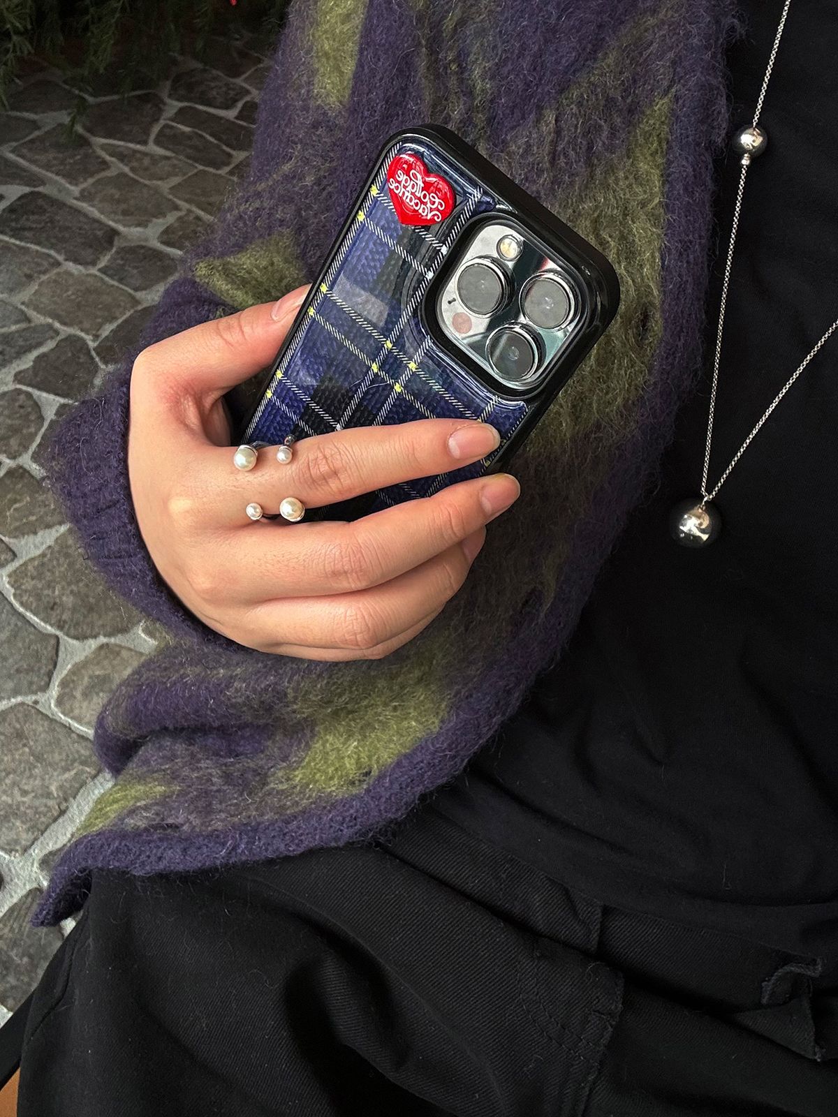 꼴라주바캉스(COLLAGEVACANCE) Tartan Hug Pendant Epoxy Case  -Blue Check (에폭시 폰케이스)