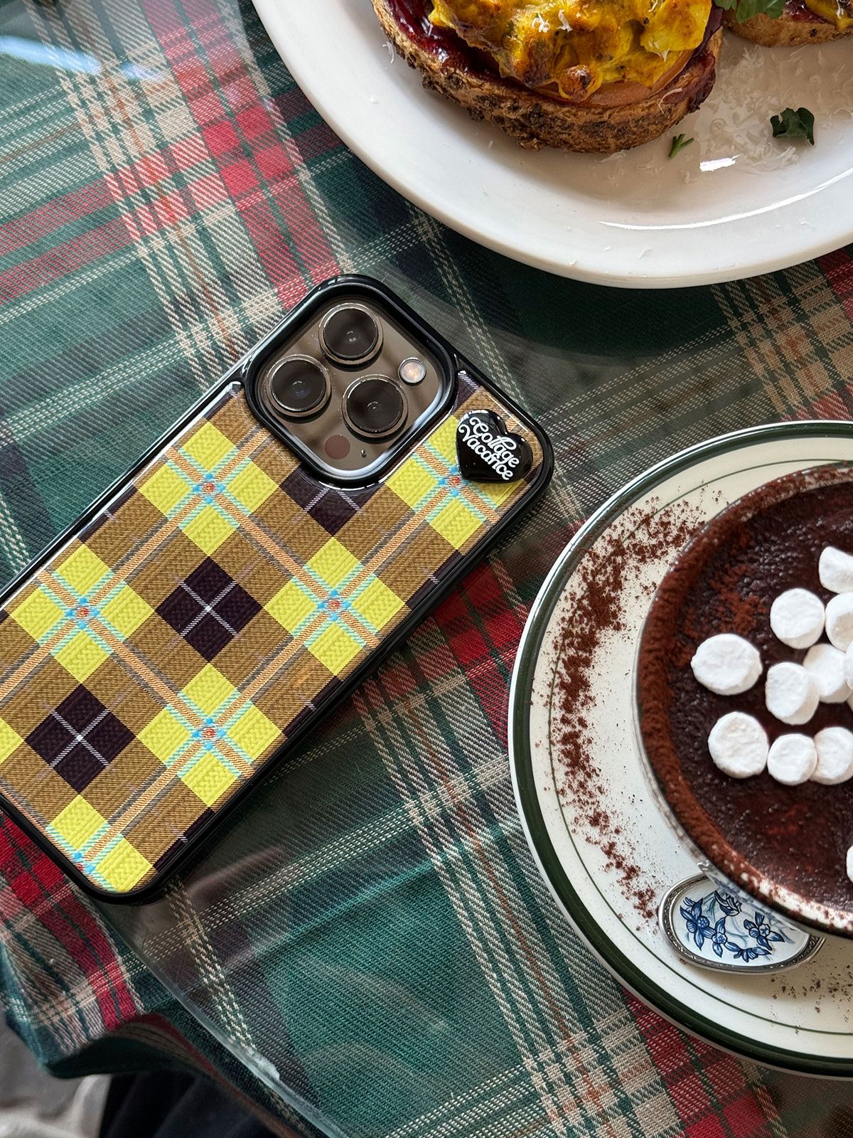 꼴라주바캉스(COLLAGEVACANCE) Tartan Hug Pendant Epoxy Case  -Yellow Check (에폭시 폰케이스)