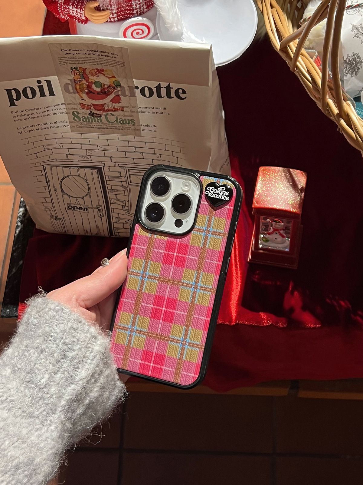 꼴라주바캉스(COLLAGEVACANCE) Tartan Hug Pendant Epoxy Case  -Pink Check (에폭시 폰케이스)