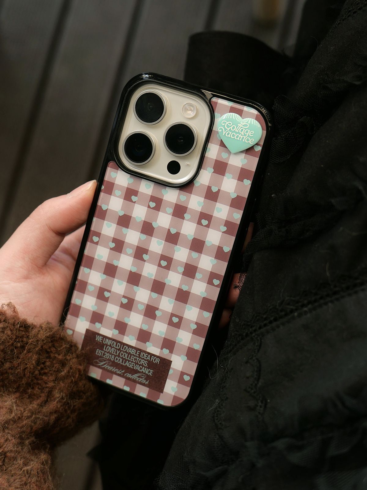 꼴라주바캉스(COLLAGEVACANCE) Heart Logo Pendant Glass Bumper Mint Case -Brown (폰케이스)