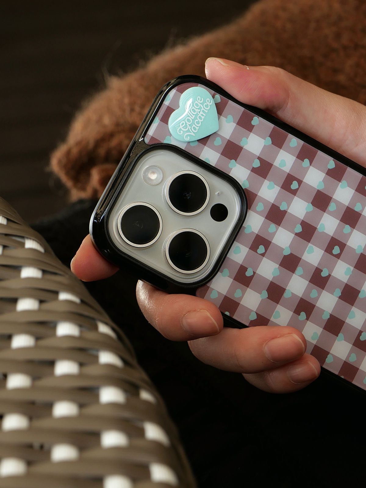 꼴라주바캉스(COLLAGEVACANCE) Heart Logo Pendant Glass Bumper Mint Case -Brown (폰케이스)