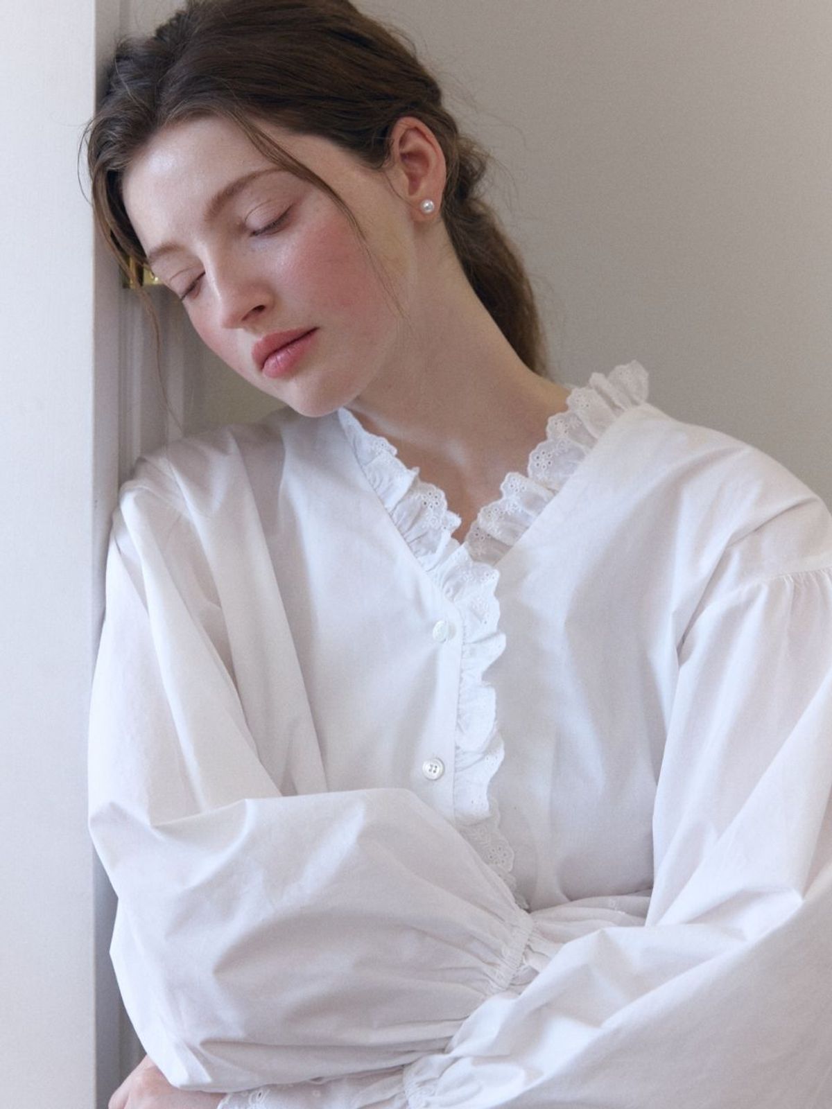 패브릭서울(FABRICSEOUL) lace frill cotton puff blouse_white