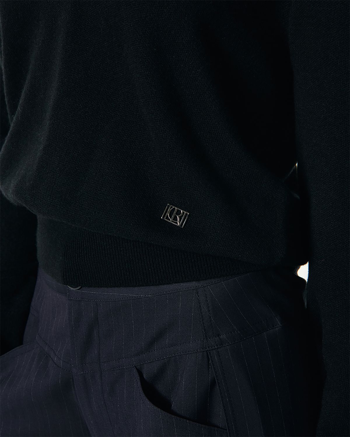 커렌트(CURRENT) BELLA V-NECK PULLOVER KNIT [BLACK]