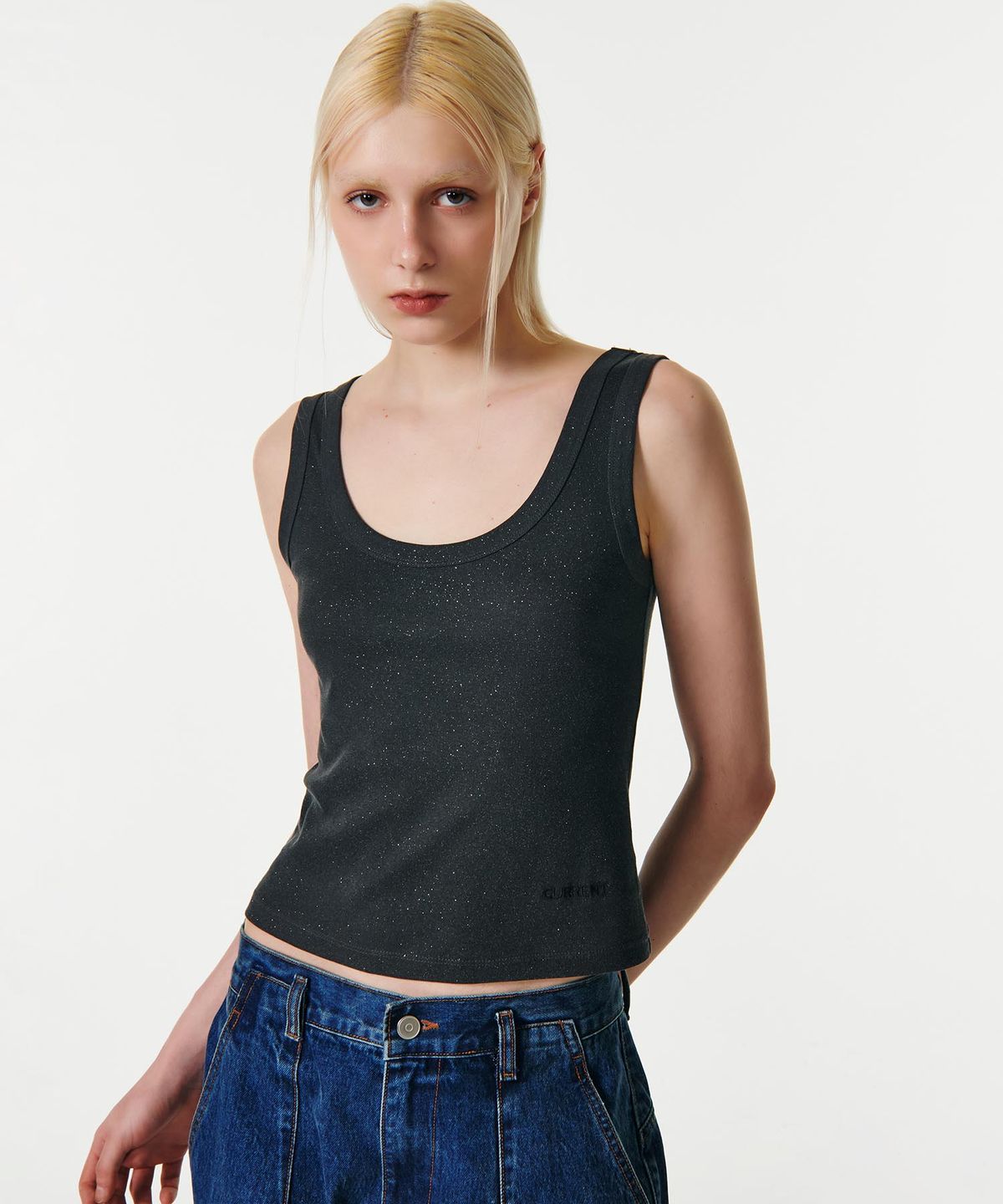 커렌트(CURRENT) GLITTER U-NECK SLEEVELESS TOP [CHARCOAL]