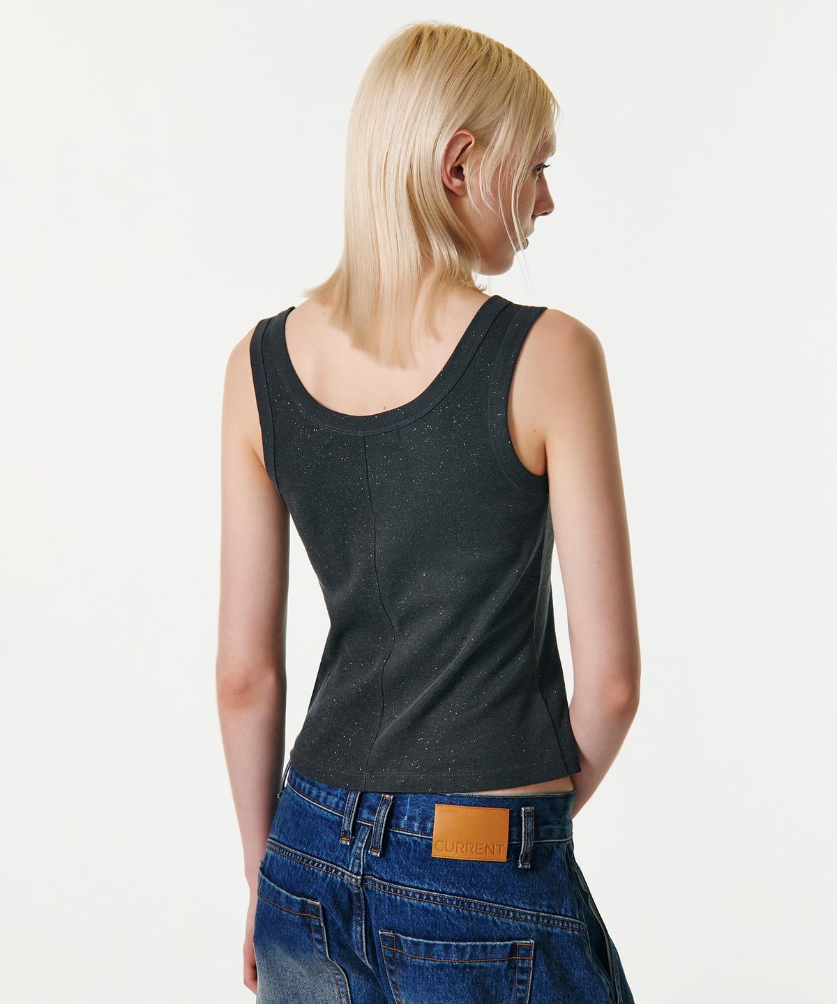 커렌트(CURRENT) GLITTER U-NECK SLEEVELESS TOP [CHARCOAL]
