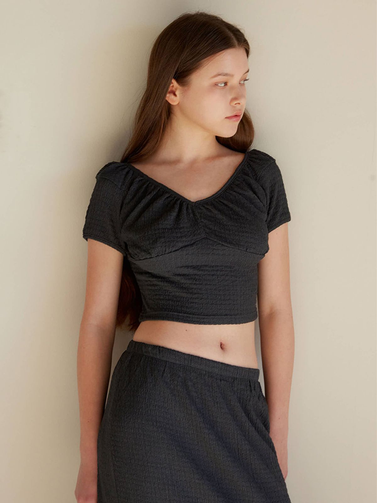 모이페어(MOIFAIRE) LINDA ROSE T-SHIRT / CHARCOAL
