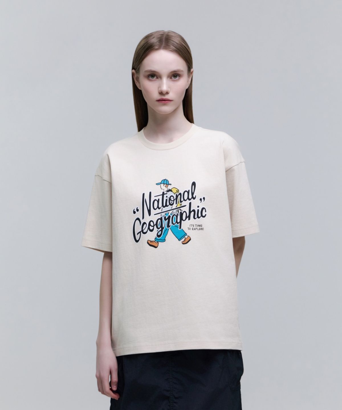내셔널지오그래픽(NATIONALGEOGRAPHIC) N252UTS904 트레져 컨셉 워커 그래픽 세미오버핏 H/TEE L/BEIGE