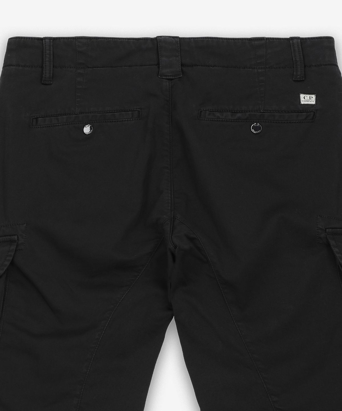 씨피 컴퍼니(CP Company) 새틴 스트레치 렌즈 카고 쇼츠 팬츠 - 블랙 / 18CMBE116A005694G999