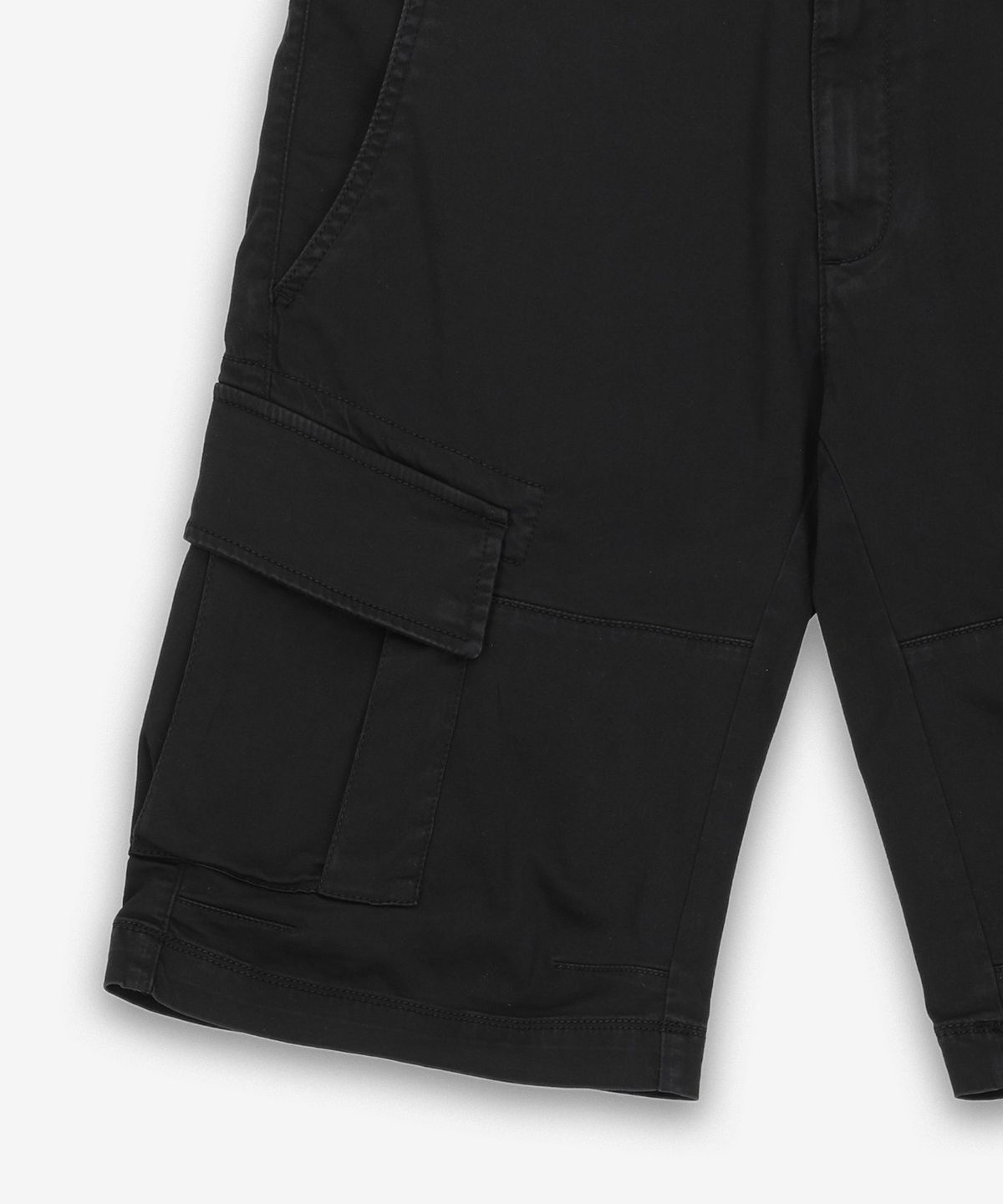 씨피 컴퍼니(CP Company) 새틴 스트레치 렌즈 카고 쇼츠 팬츠 - 블랙 / 18CMBE116A005694G999