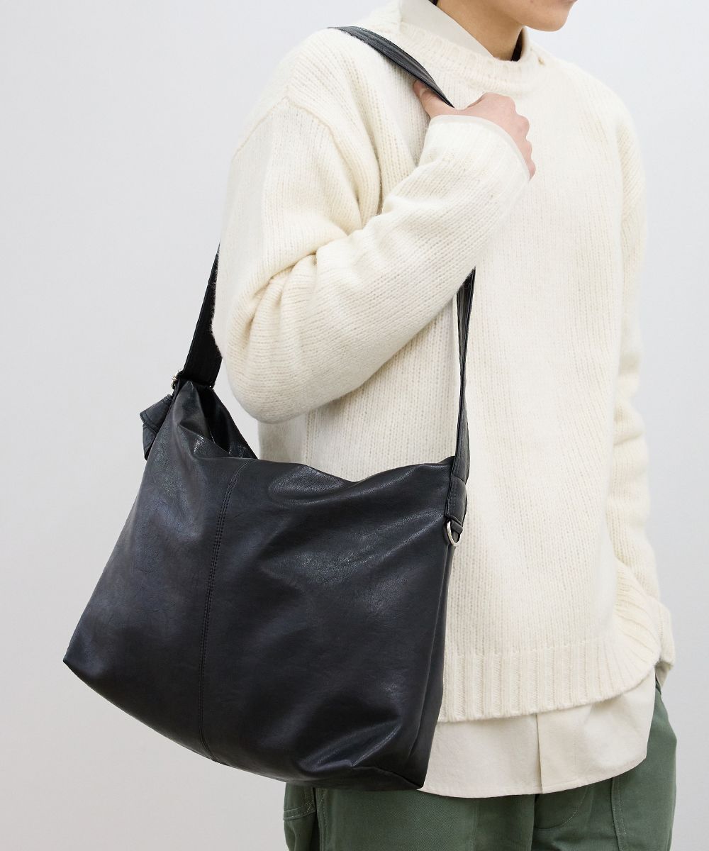 MUSINSA | MADGOAT Hobo Leather Cross Shoulder Bag_Black
