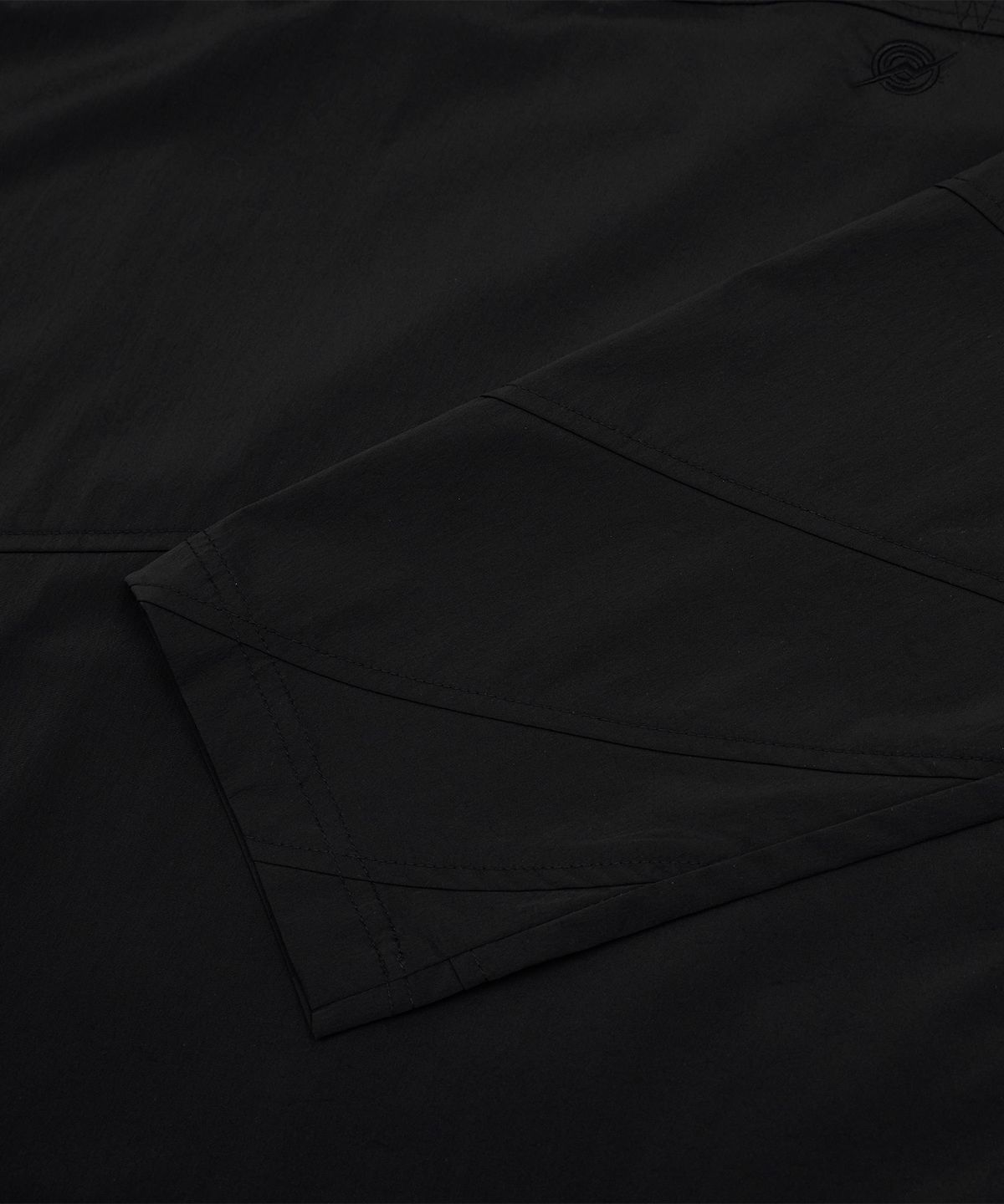 칼라파타르(KALAPATTHAR) Nylon Woven String T-Shirts - BLACK