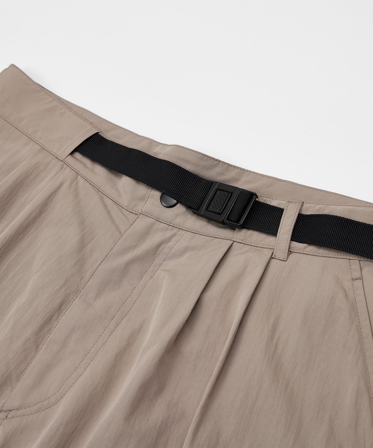 칼라파타르(KALAPATTHAR) Wide Balloon Ankle Zip Belted Cargo Pants - BEIGE
