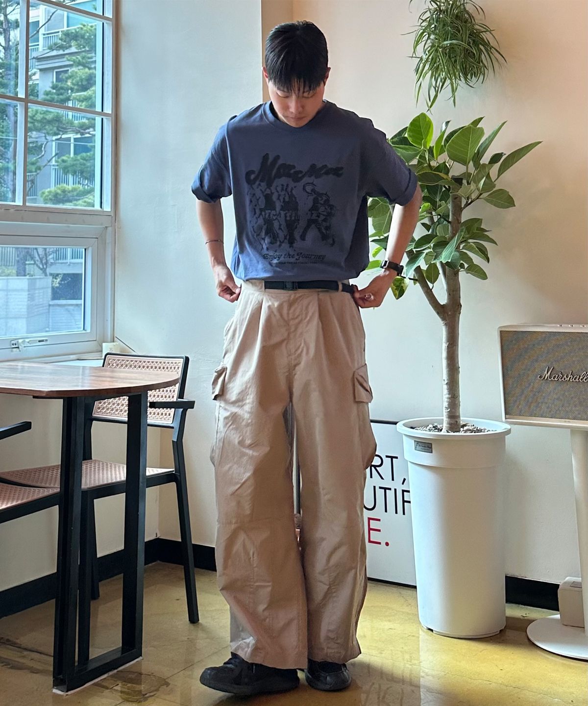 칼라파타르(KALAPATTHAR) Wide Balloon Ankle Zip Belted Cargo Pants - BEIGE