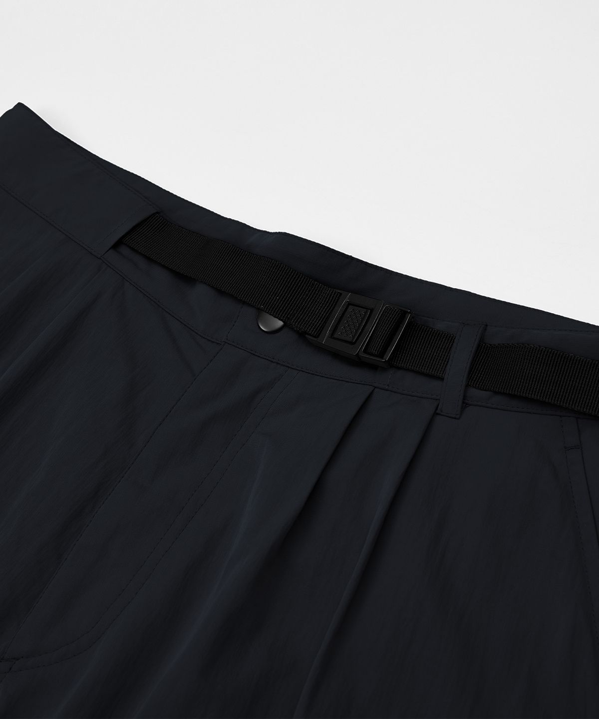칼라파타르(KALAPATTHAR) Wide Balloon Ankle Zip Belted Cargo Pants - BLACK