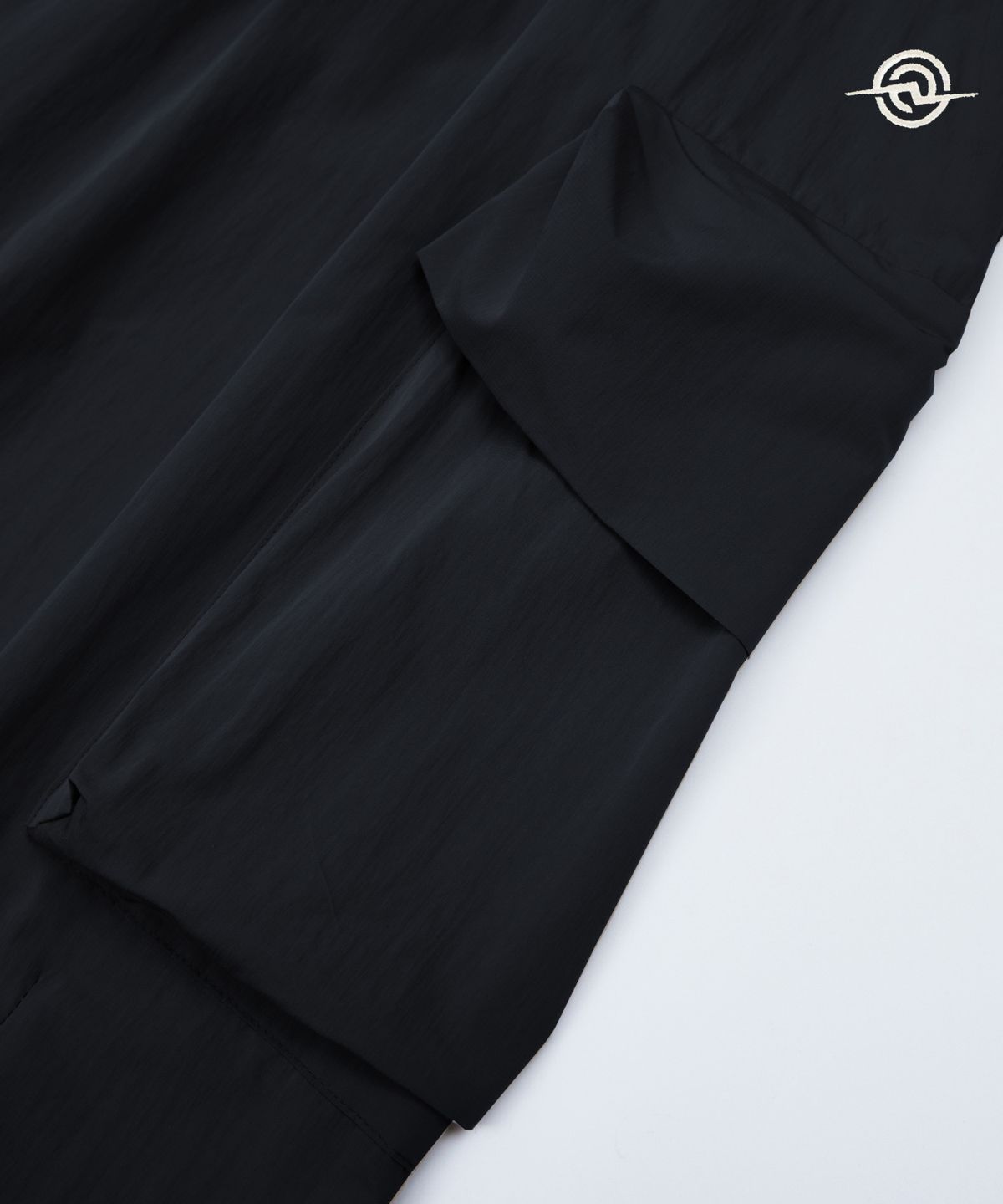 칼라파타르(KALAPATTHAR) Wide Balloon Ankle Zip Belted Cargo Pants - BLACK