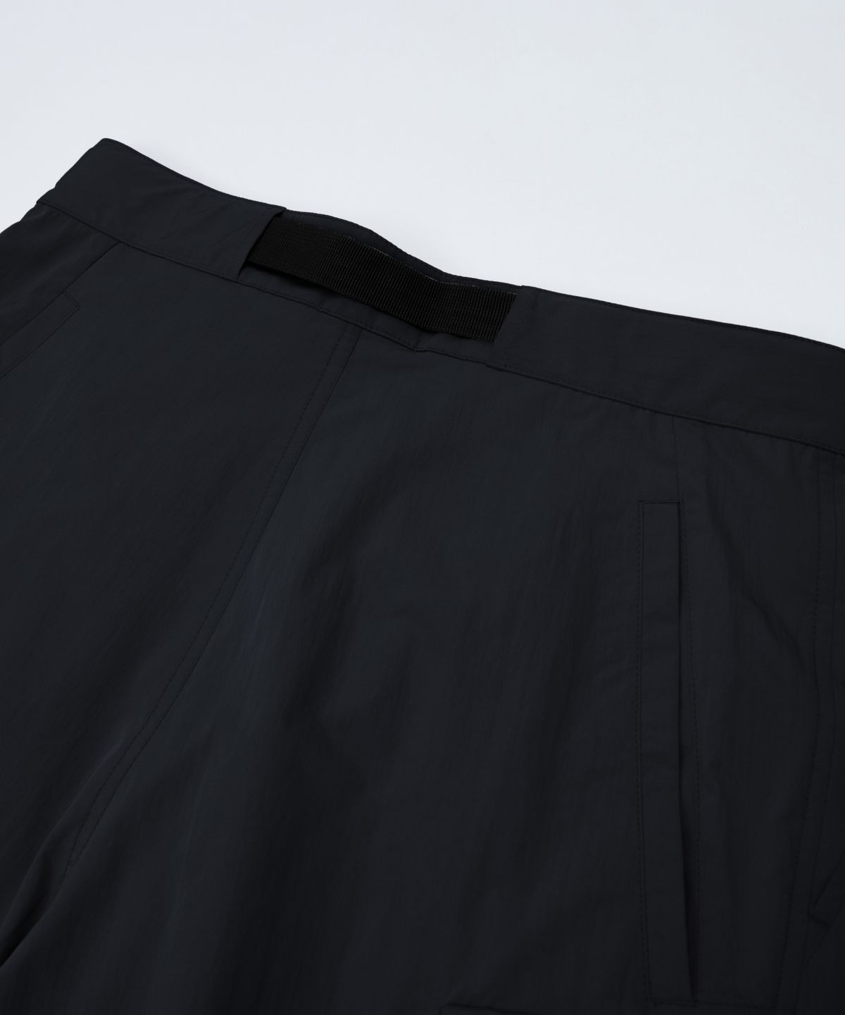 칼라파타르(KALAPATTHAR) Wide Balloon Ankle Zip Belted Cargo Pants - BLACK